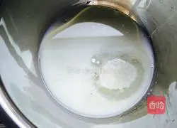 Illustration of how to make hot noodle chiffon cake (8 inches) 2