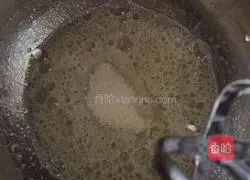 Chiffon Cake—Eight Illustration of how to make an inch 7