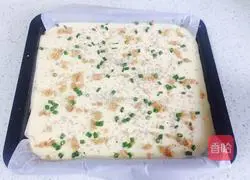 Illustration of how to make chive and meat floss cake rolls 10