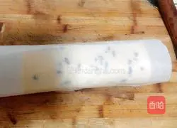 Blueberry Raisin Cake Roll Recipe Illustration 12