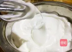 Illustration of how to make sweet orange small four rolls 7