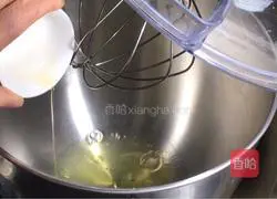 Illustration of how to make purple sweet potato cake rolls 1