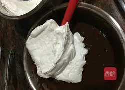 Illustration of how to make ten-inch cocoa chiffon cake 8