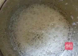 Illustration of how to make dried cranberry cake rolls 7