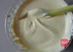 Illustration of how to make raisin and meat floss cake rolls 10