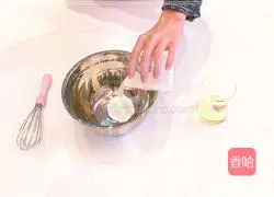 Illustration of how to make yam rolls with green juice 4