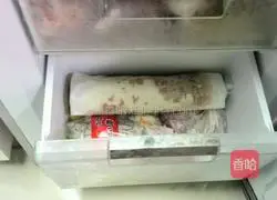 Illustration of how to make coffee wine cake rolls 18