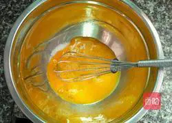 Illustration of how to make meat floss cake rolls 3