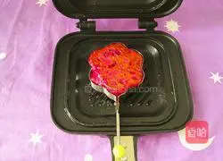Illustration of how to make dragon fruit milk pancakes (flower shape) 14