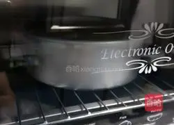 Illustration of how to make eight-inch matcha chiffon cake 7