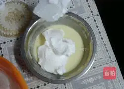 Illustration of how to make eight-inch chiffon cake 8