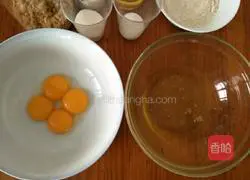 Illustration of how to make meat floss cake rolls 2