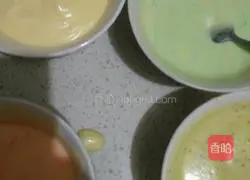 Illustration of how to make colorful cake rolls 8