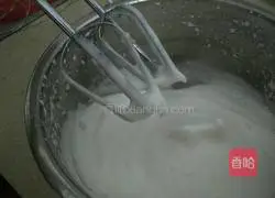 Illustration of how to make six-inch chiffon cake 6