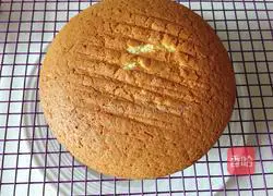 Illustration of how to make six-inch sponge cake 15