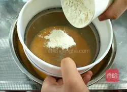 Illustration of how to make eight-inch chiffon cake 5