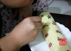 Hand-painted strawberry cake roll recipe 18