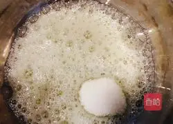 Illustration of how to make chiffon cake (six inches) 9