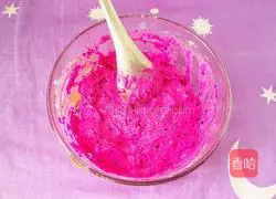 Illustration of how to make dragon fruit milk pancakes (flower shape) 8