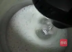 Illustration of how to make chiffon cupcakes 6