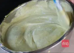 Illustration of how to make matcha honey bean cake roll 6
