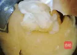 Illustration of how to make orange jam cake roll 13