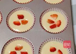 Strawberry Muffin Cake Recipe Illustration 13