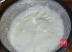 Illustration of how to make rum red cake roll 9