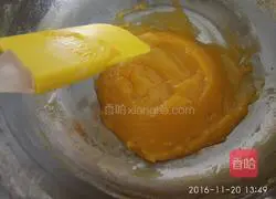 Illustration of how to make orange cream fruit cup cake 9