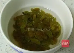 Illustration of how to make raisin cake rolls 2