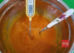 Illustration of how to make pumpkin hair cake 5