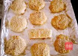 Brown sugar sesame sauce sesame cakes Illustration of how to do it 13