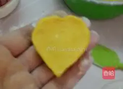 Illustration of how to make love pumpkin cake 15