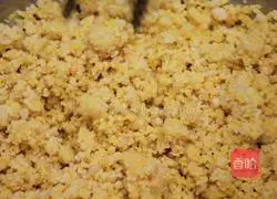 Illustration of how to make salted egg yolk flavored peanut cake 3