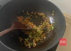 Illustration of how to make pan-fried vegetable beef patties 3