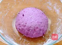 Illustration of how to make purple sweet potato pancakes 2