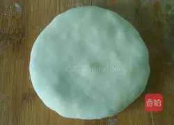 Illustration of how to make leek and egg pie 12