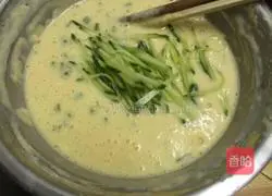 Cucumber and Scallion Egg Pancake Recipe Illustration 5