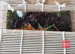 Illustration of how to make black rice sushi 5