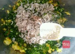 Illustration of how to make leek, egg and dried rice pie 8