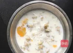 Illustration of how to make banana milk egg cake 2