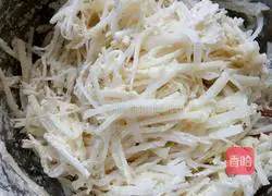 Illustration of how to make pan-fried potato pancakes 5