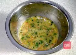 Illustration of how to make Chinese toon egg cake 6