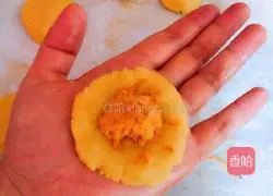 Illustration of how to make mini meat waffles 6