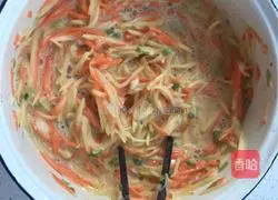 Illustration of how to make potato pancakes 1