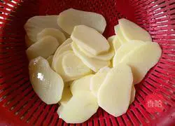 Illustration of how to fry potato slices 4