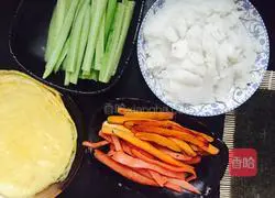 Illustration of how to make homemade sushi rolls 1