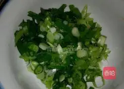 Illustration of how to make carrot, egg and scallion pancake 2