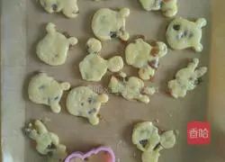 Illustration of how to make raisin muffins 7