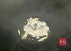 Illustration of how to make fried beans with fish cakes 3